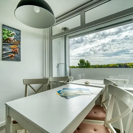 - Haus O, App 0o0501 アパート ハイリゲンハーフェン